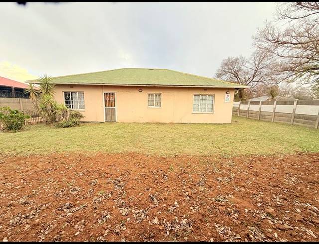4 BEDROOM HOUSE FOR SALE IN VANDERBIJLPARK CW 5